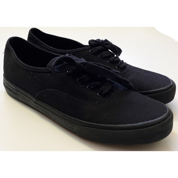 Woman’s Airwalk Casual Black Sneakers Size 11